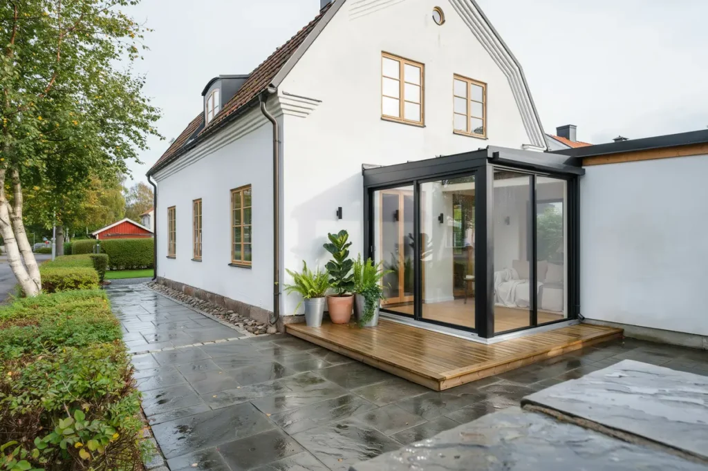 bygga uterum eller inglasad veranda s v ljer du r tt l sning f r huset och familjen